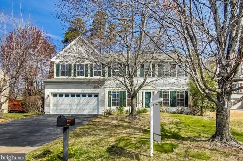 15621 Wheatfield Rd, Woodbridge, VA 22193-5745