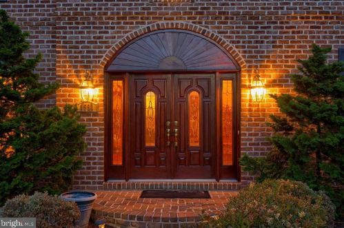 1991 Pickering Trl, Lancaster PA 17601-4972 exterior