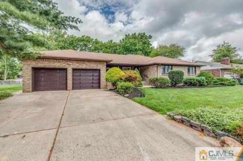 16 Cutter Ave, Edison, NJ 08820-3667
