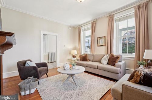 28 Gravers Ln, Philadelphia PA 19118-4132 exterior