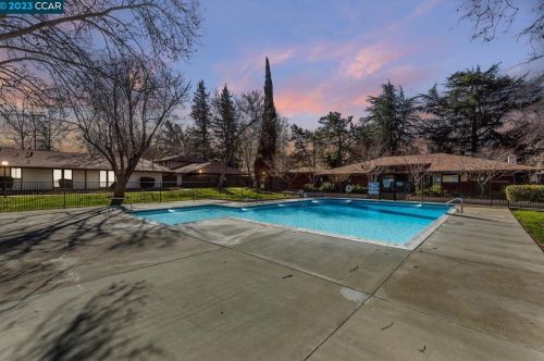 5464 Roundtree Dr, Concord CA  94521-3974 exterior