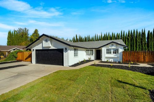 270 Diane Ct, Manteca, CA 95336-3163