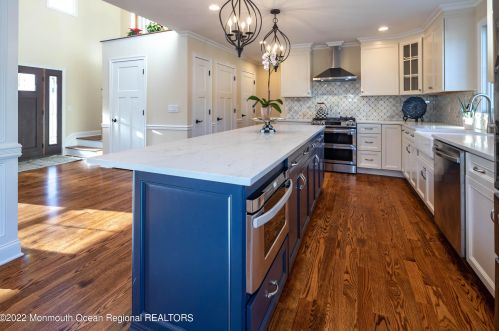 57 Louis Cir, Tinton Falls NJ  07701-6220 exterior