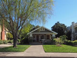820 Johnson St, Healdsburg, CA 95448-3619