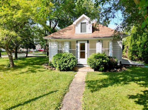 8508 Church St, Bull Valley, IL 60012-2801