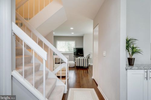 11815 Coopers Ct, Herndon, VA 20191-2303