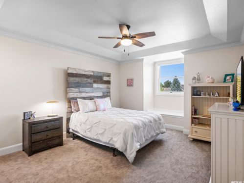 8851 Willow Grn Dr, Sandy UT 84093-2056 exterior