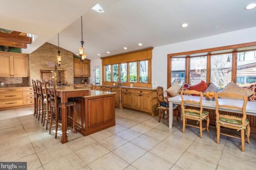 15 Teak Ln, Princeton NJ 08540-4724 exterior