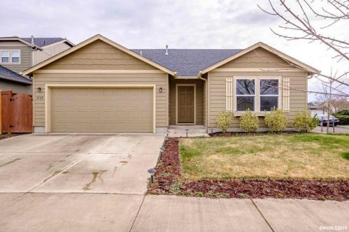 3529 Hill St, Albany, OR 97322-3813