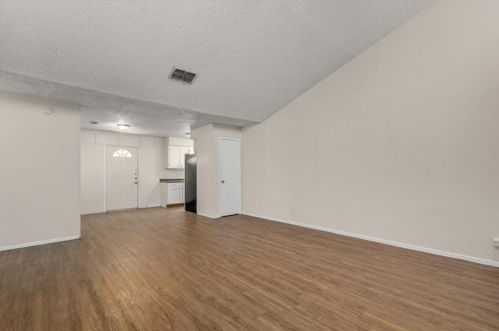 5009 Creek Bend Dr, Austin TX  78744-5124 exterior