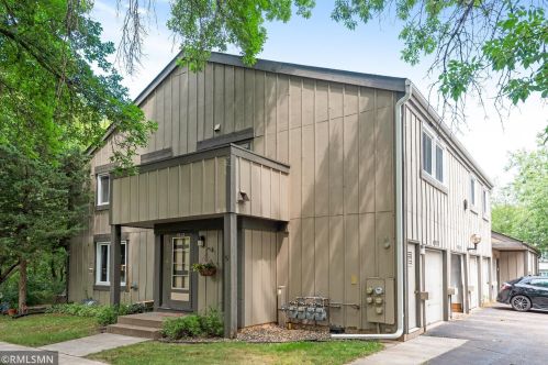 4828 Grenwich Way, Saint Paul MN  55128-2034 exterior