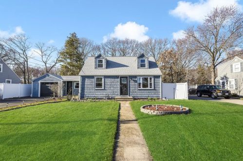 112 Long View Dr, Warwick, RI 02886-7624