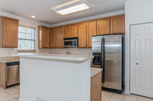 5562 Cloverdale Rd, Hanover Park, IL 60133-3648