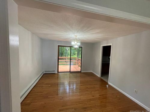 30 Garnet Ln, Wapping CT  06074-1571 exterior