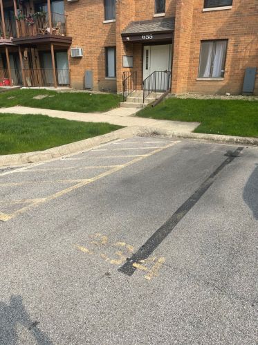 655 Briar Hill Ln, Addison, IL 60101-2247