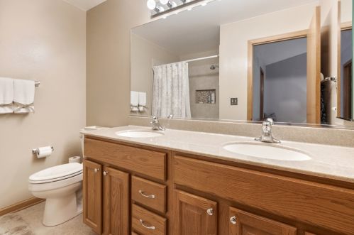 723 Warwick Dr, Carol Stream IL  60188-4332 exterior