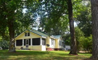72 Fruitland Eldad Rd, Trenton, TN 38382-7909