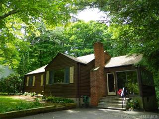 93 Flat Iron Rd, Guilford, CT 06437-1419