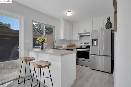 27492 Ponderosa Ct, Hayward CA  94545-4129 exterior