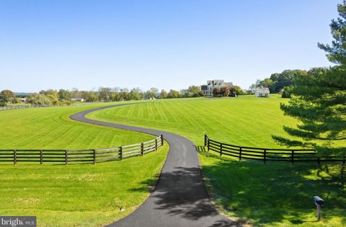 20038 Willowin Farm Ln, Purcellville, VA 20132-4356
