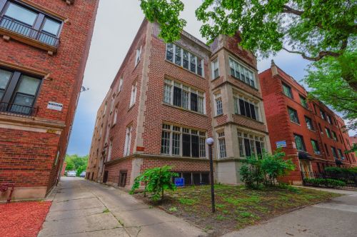 6945 Oglesby Ave, Chicago, IL 60649-1809