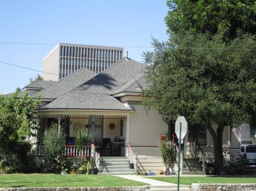 1004 French St, Santa Ana, CA 92701-3741