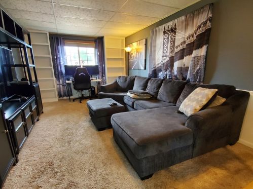 423 Saginaw Dr, Valpo IN 46385-8117 exterior