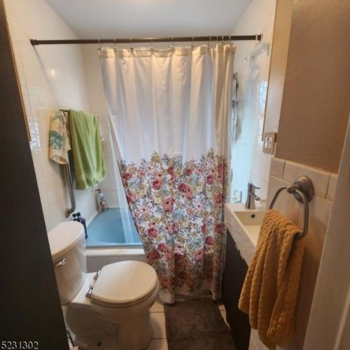 990 24th St, Paterson, NJ 07513-1524