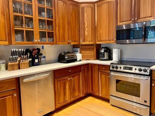 24 Burwell Newton Dr, Durham, CT 06422-1817