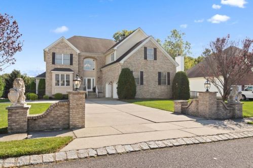 1 Phoenix Ct, Jackson Twp, NJ 08527-1385