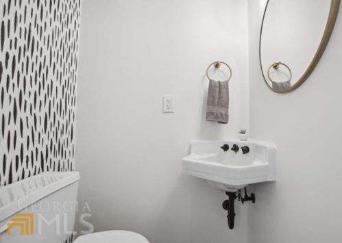 73 Monet Ct, Atlanta GA  30327-1083 exterior