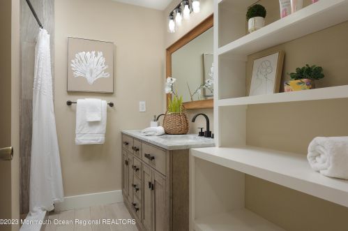 29 Manchester Ct, Tinton Falls NJ 07701-5490 exterior