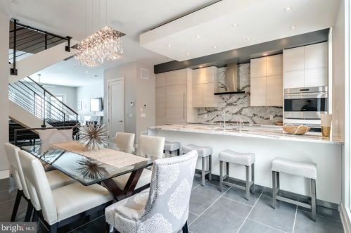 615 3rd St, Philadelphia, PA 19147-2301