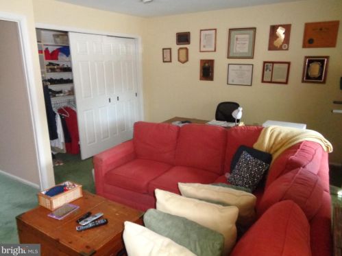 38 Topaz Ln, Trenton NJ 08690-3614 exterior