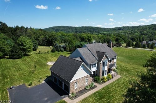 14 Windy Heights Rd, Califon, NJ 07830-4371