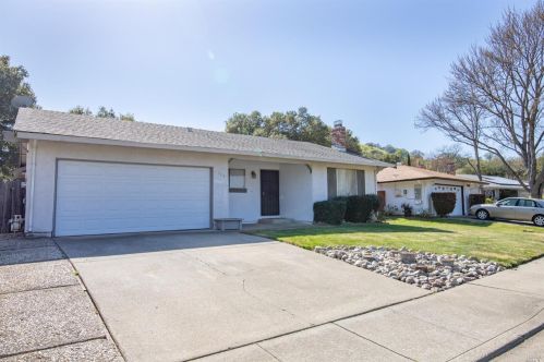 106 La Paz St, Vacaville, CA 95687-5635