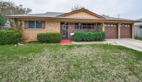 7608 Camelot Rd, Fort Worth, TX 76134-4428