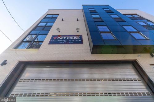 2304 9th St, Philadelphia PA 19148-3727 exterior