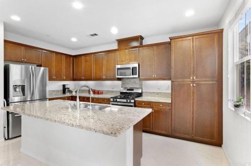 1359 Dolomite Way, San Marcos CA  92078-2824 exterior
