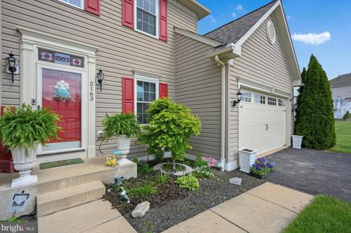 2163 Reservoir Heights Dr, Hanover, PA 17331-8325