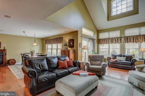 14 Red Leaf Ln, Lancaster PA  17602-7000 exterior