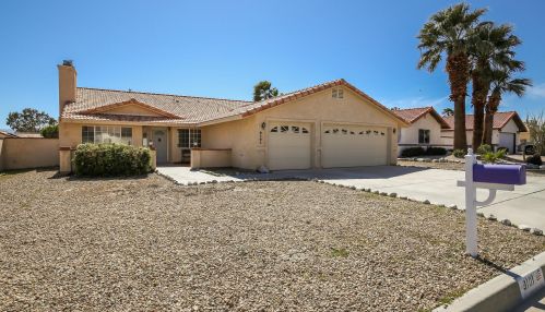 9101 Warwick Dr, Desert Hot Springs, CA 92240-1328