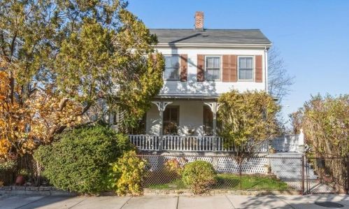 27 Poplar St, Middletown, RI 02840-2437
