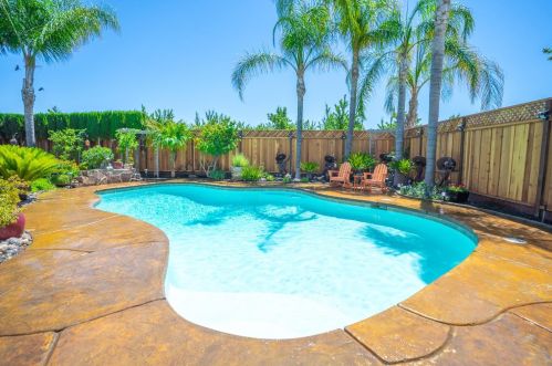 1746 Fir Dr, Los Banos CA 93635-5236 exterior