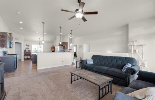 371 Desert Cove Dr, Pueblo CO  81007-2500 exterior