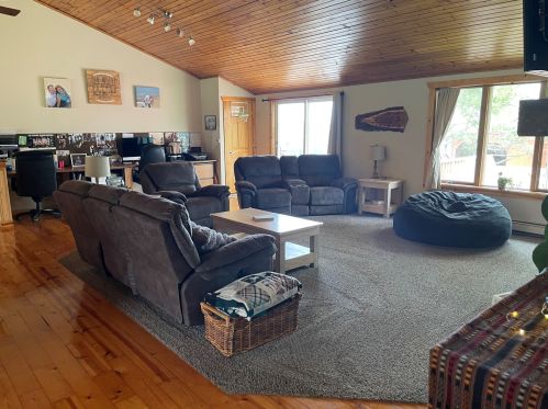 409 Swanson Rd, Sycamore IL  60178-1126 exterior