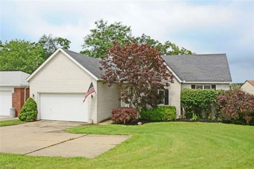 7738 State Rd, Cleveland OH  44134-6128 exterior