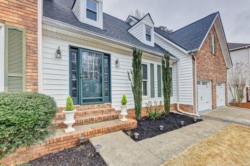 3129 Twin Lakes Dr, Marietta, GA 30062-5385