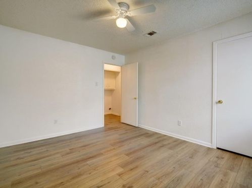 404 Dittmar Rd, Austin TX  78745-7004 exterior