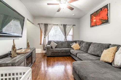 13422 Greenwood Ave, Dixmoor, IL 60406-2935